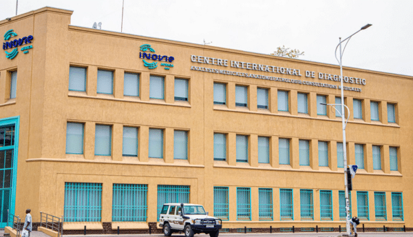Photographie du nouveau centre de diagnostic médical d'Inovi en RDC