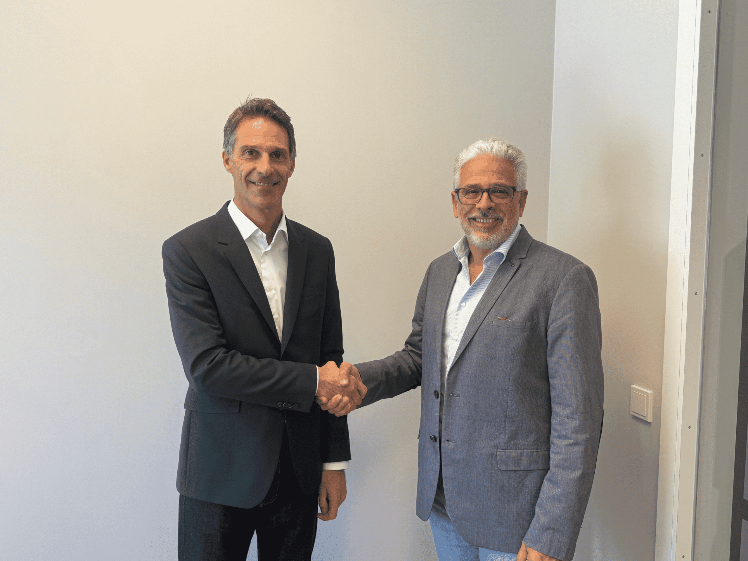 Olivier GAMBINI, CEO de IMA-X (à gauche), et Charles EL KOUBI, président de EDM Imaging (à droite). 